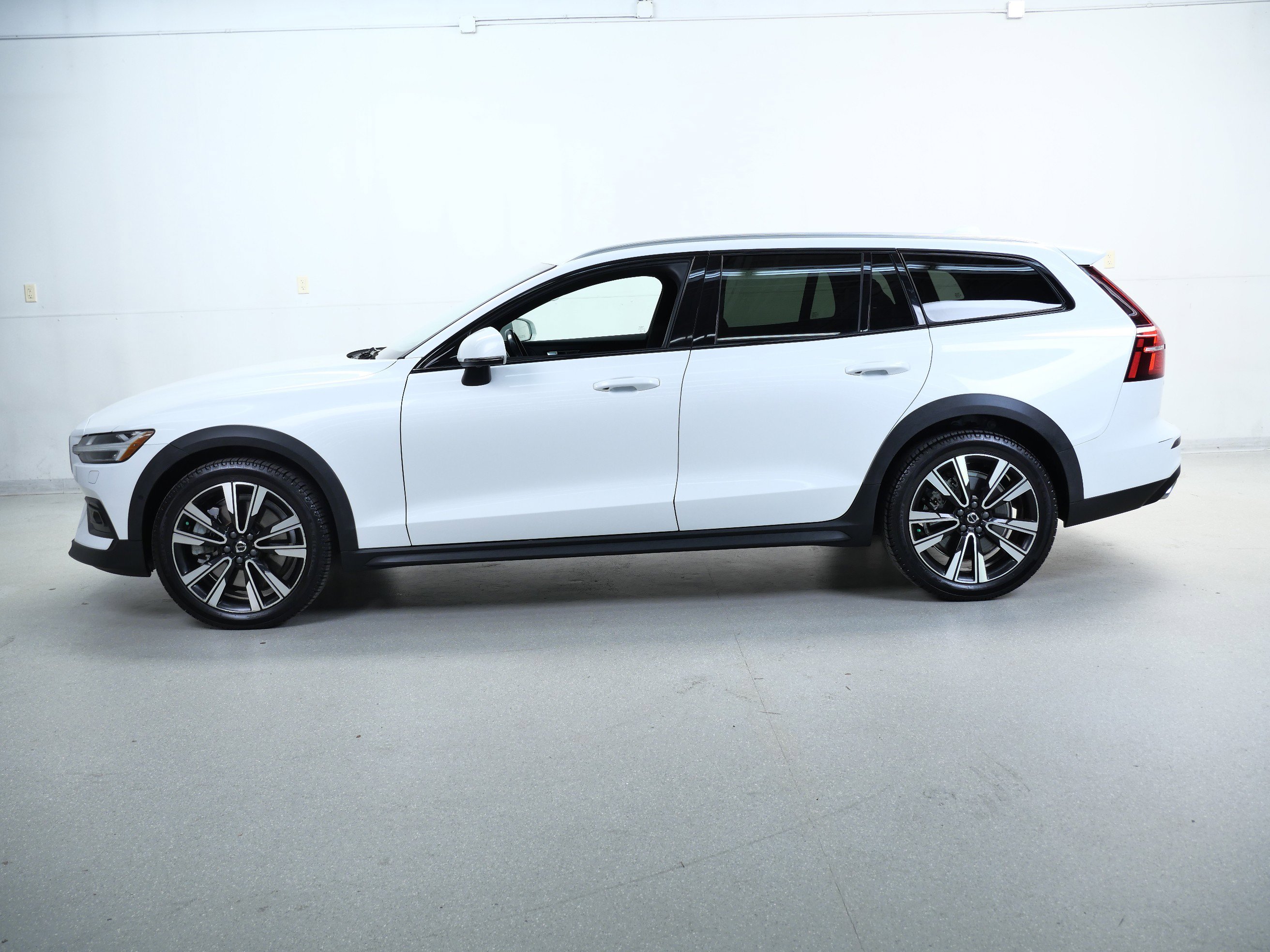 2022 Volvo V60 Cross Country T5 AWD photo 8