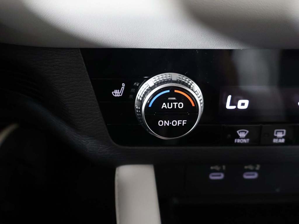 2025 Mitsubishi Outlander SE Ralliart photo 47