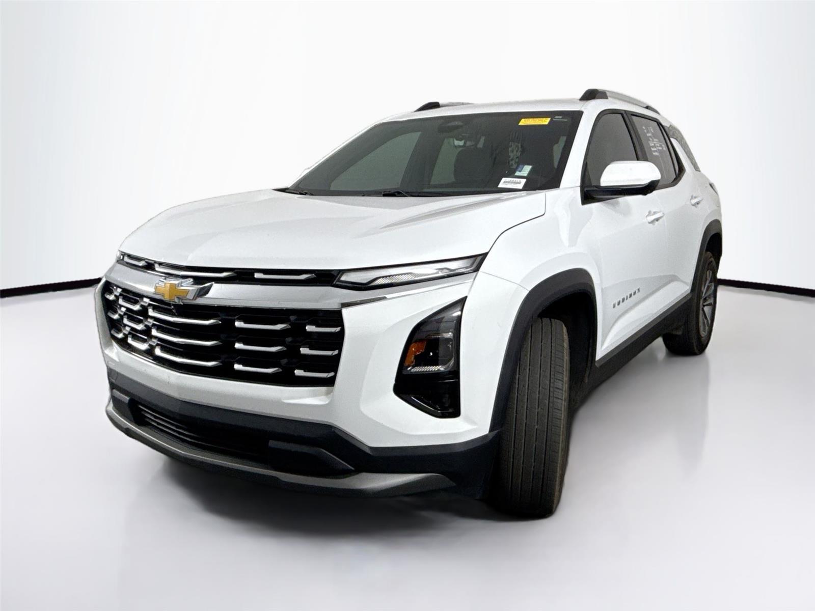 2025 Chevrolet Equinox LT photo 2