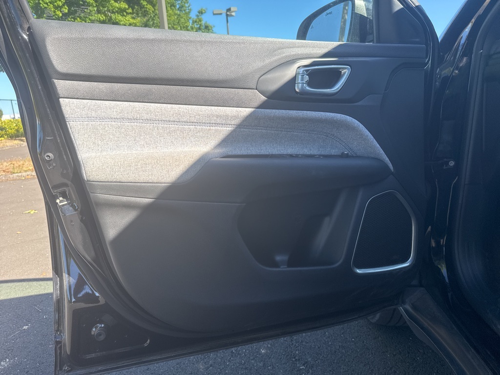 2024 Jeep Compass Latitude photo 11