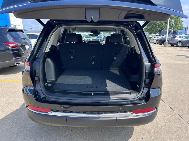 2023 Jeep Grand Cherokee Limited photo 4