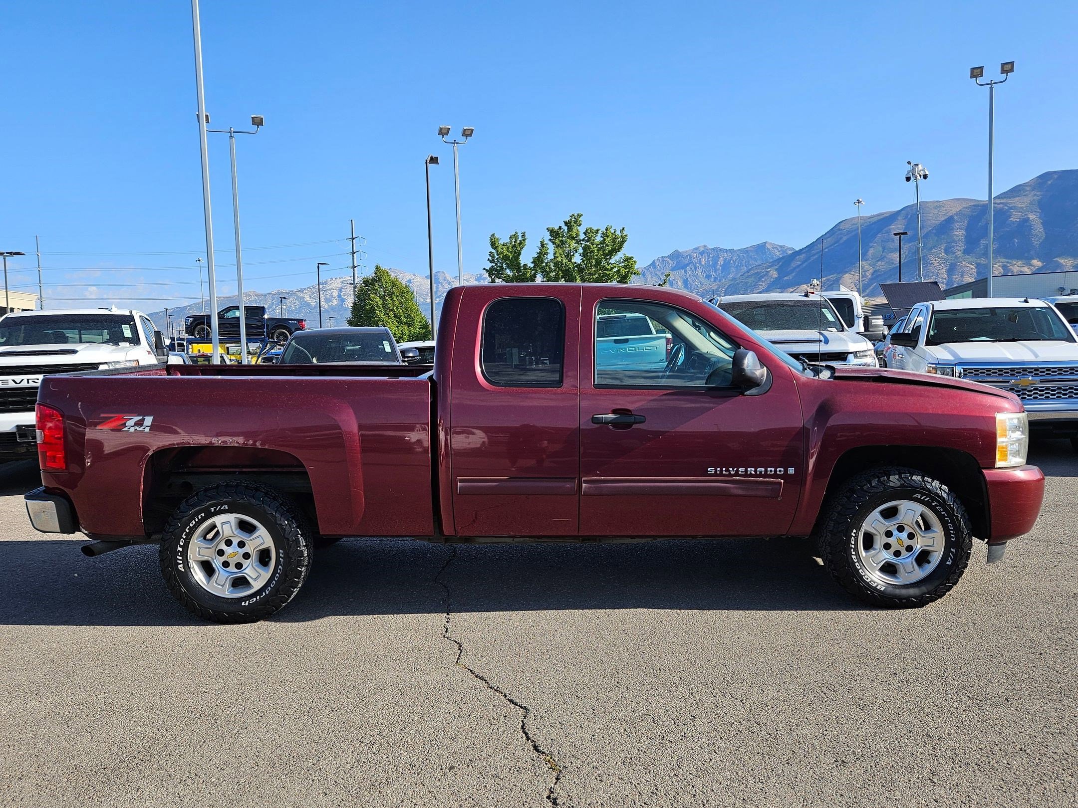 2009 Chevrolet Silverado 1500 LT photo 2