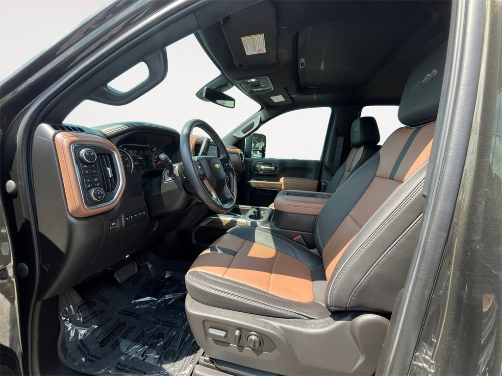 2022 Chevrolet Silverado 2500HD High Country photo 17