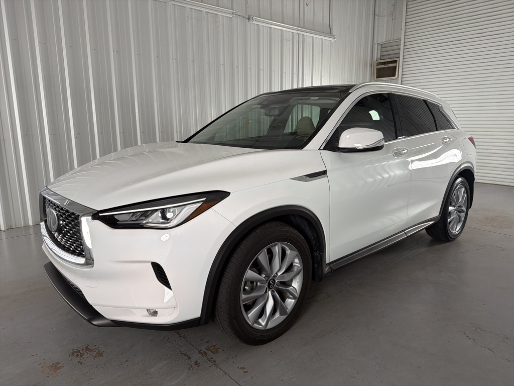 2022 Infiniti QX50 Luxe photo 3