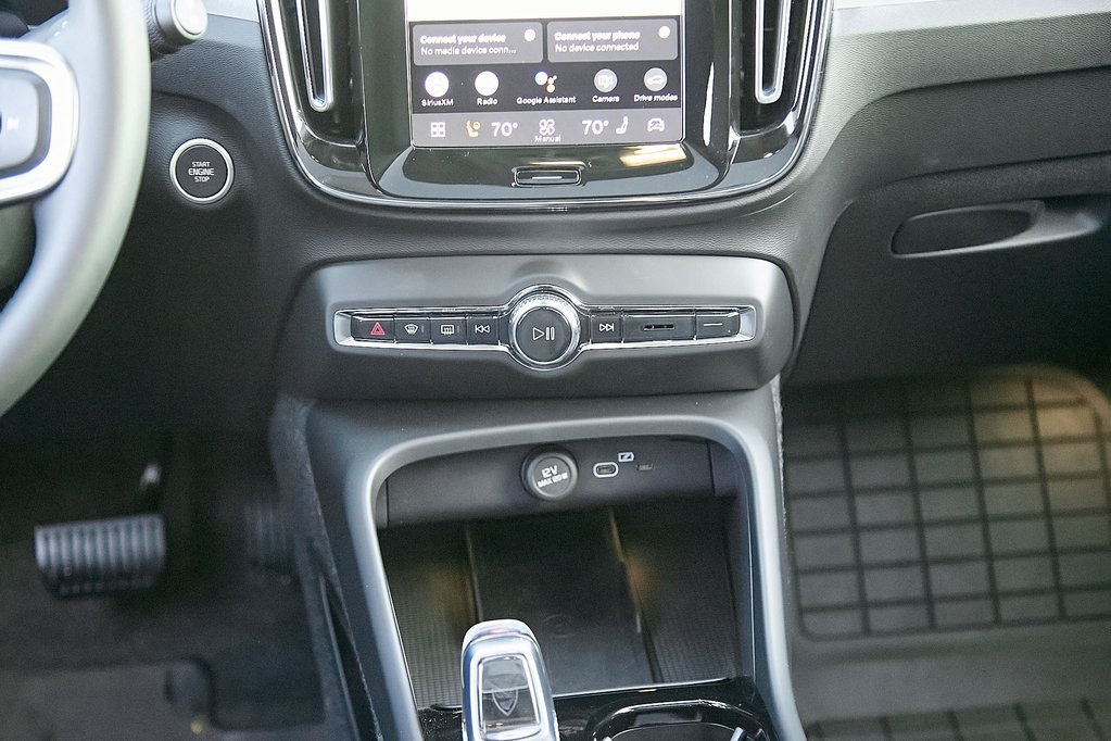 2026 VOLVO XC40 - Image 27