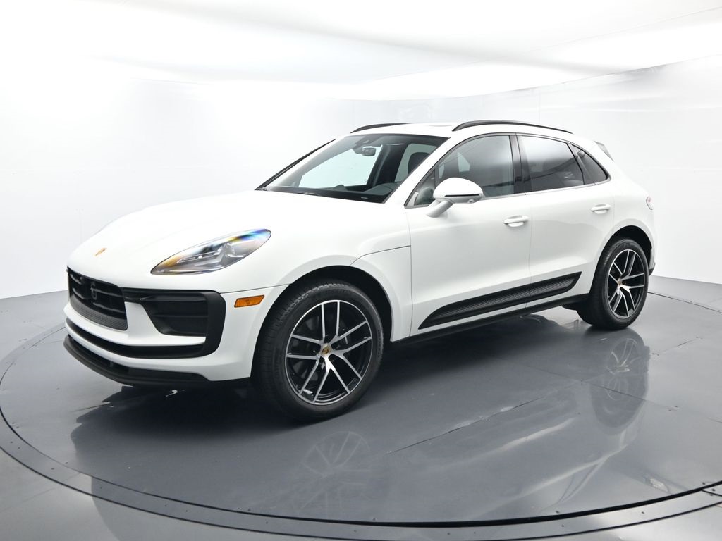 2025 Porsche Macan Base