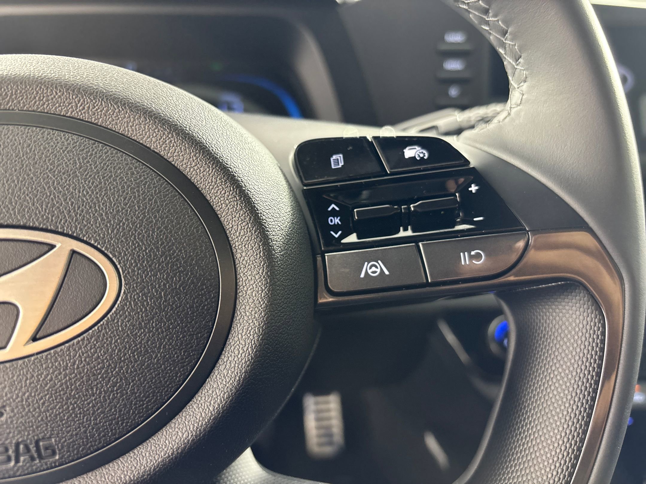 2025 Hyundai Elantra SEL Sport photo 23
