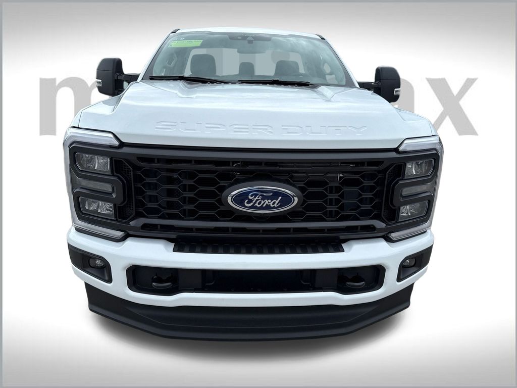 2025 Ford F-350 photo 8