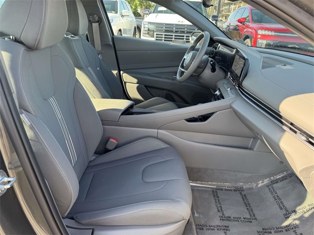 2024 Hyundai Elantra SEL Convenience photo 16