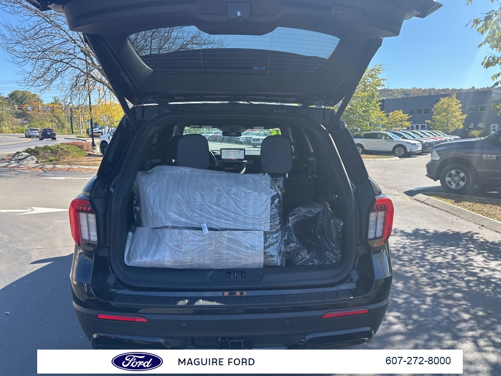 2025 Ford Explorer ST-Line photo 5