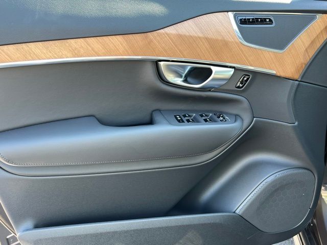 2025 Volvo XC90 T8 Core photo 22