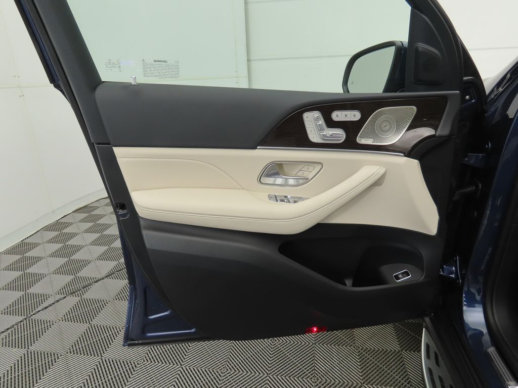 2026 Mercedes Benz GLS 450 4MATIC photo 25