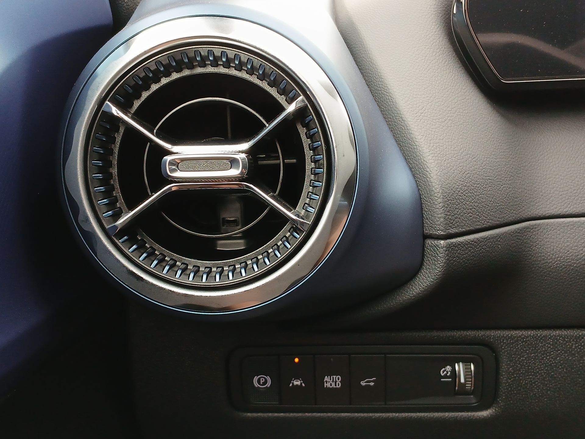 2025 Chevrolet Equinox EV 1LT photo 17