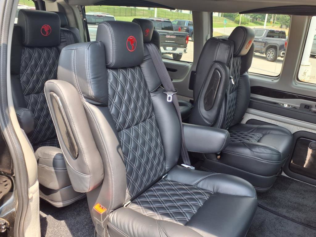 2025 Gmc Savana Cargo 2500 photo 4