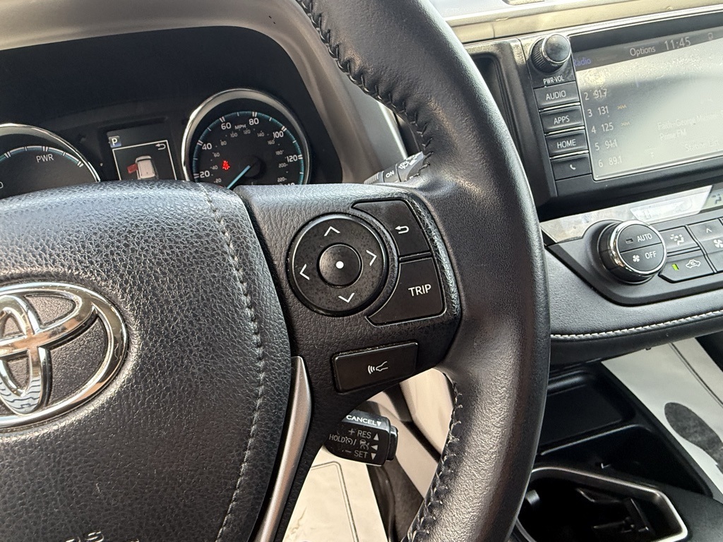 2017 Toyota RAV4 Hybrid XLE photo 16
