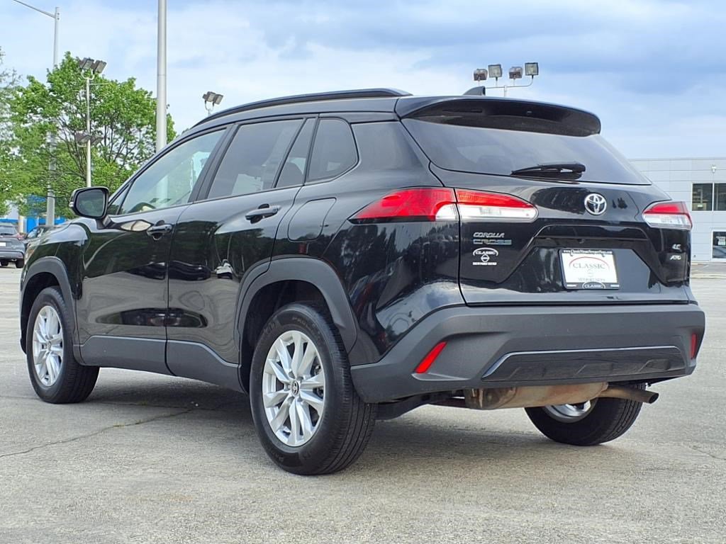 2022 Toyota Corolla Cross LE photo 3