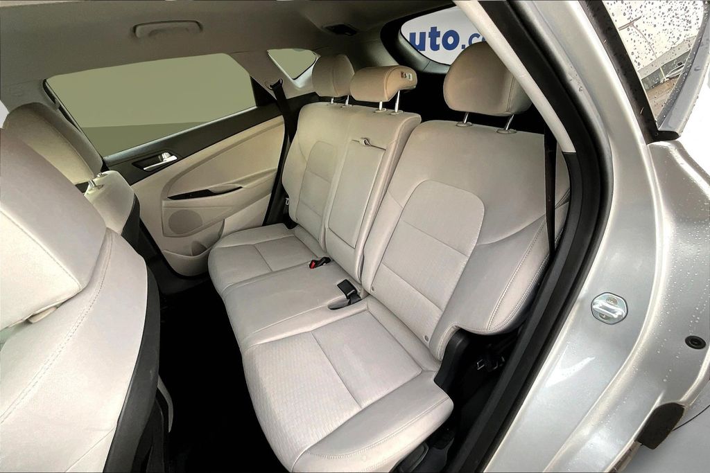 2019 Hyundai Tucson SE photo 18