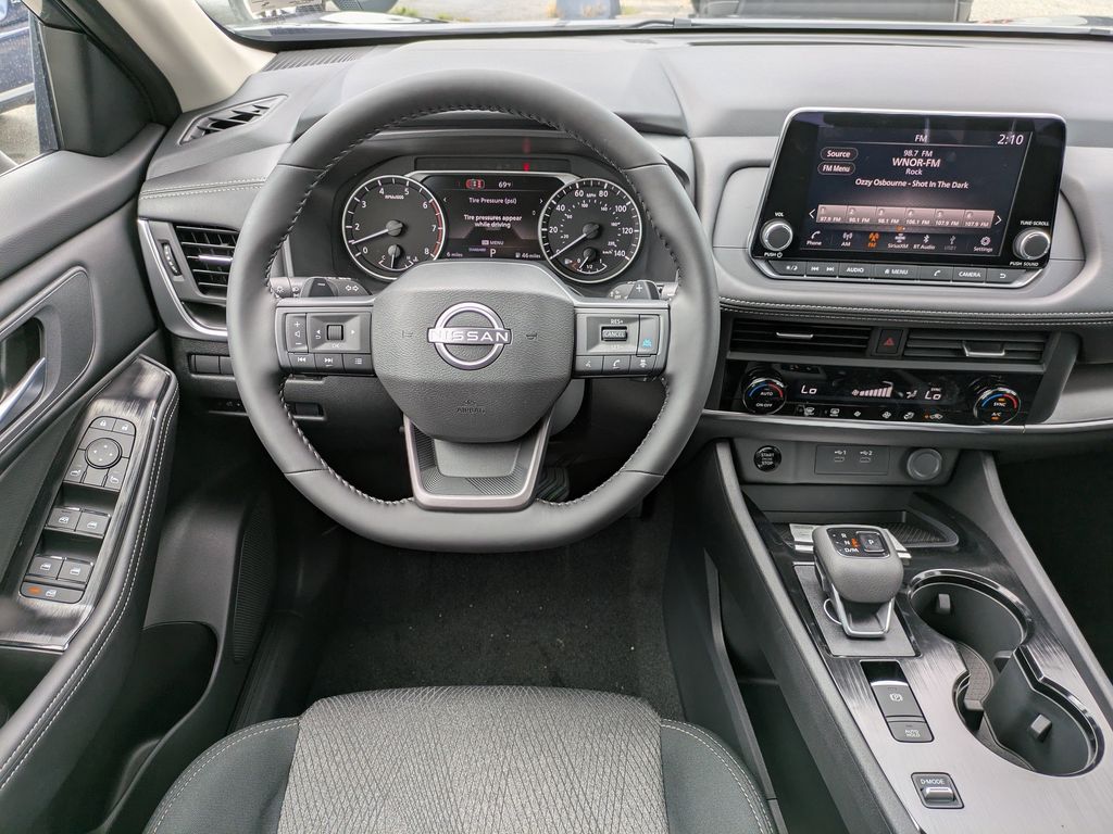 2026 Nissan Rogue SV photo 13
