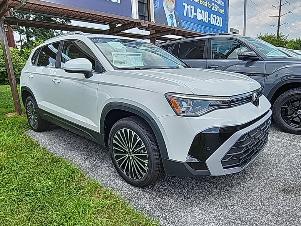 2025 Volkswagen Taos SE photo 2