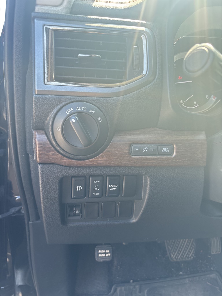 2016 Nissan Titan Crew Cab Platinum Reserve photo 12