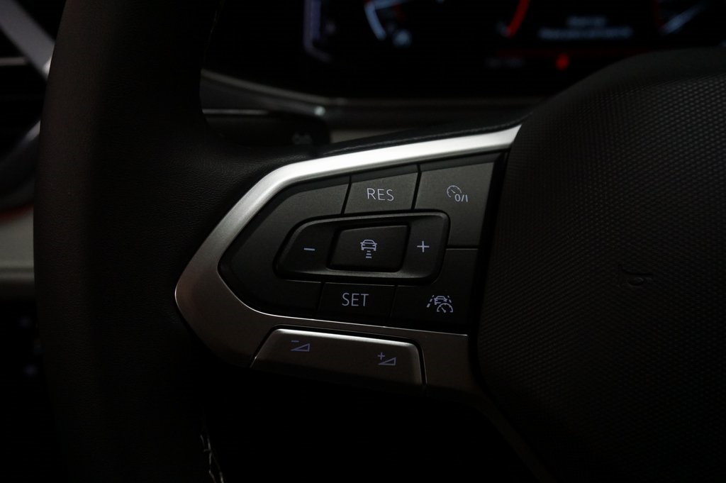 2025 Volkswagen Taos SEL photo 15