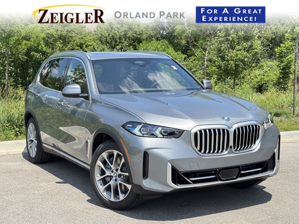 2026 BMW X5 50e's photo
