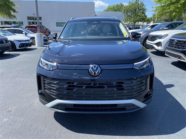 2025 Volkswagen Tiguan SE photo 2