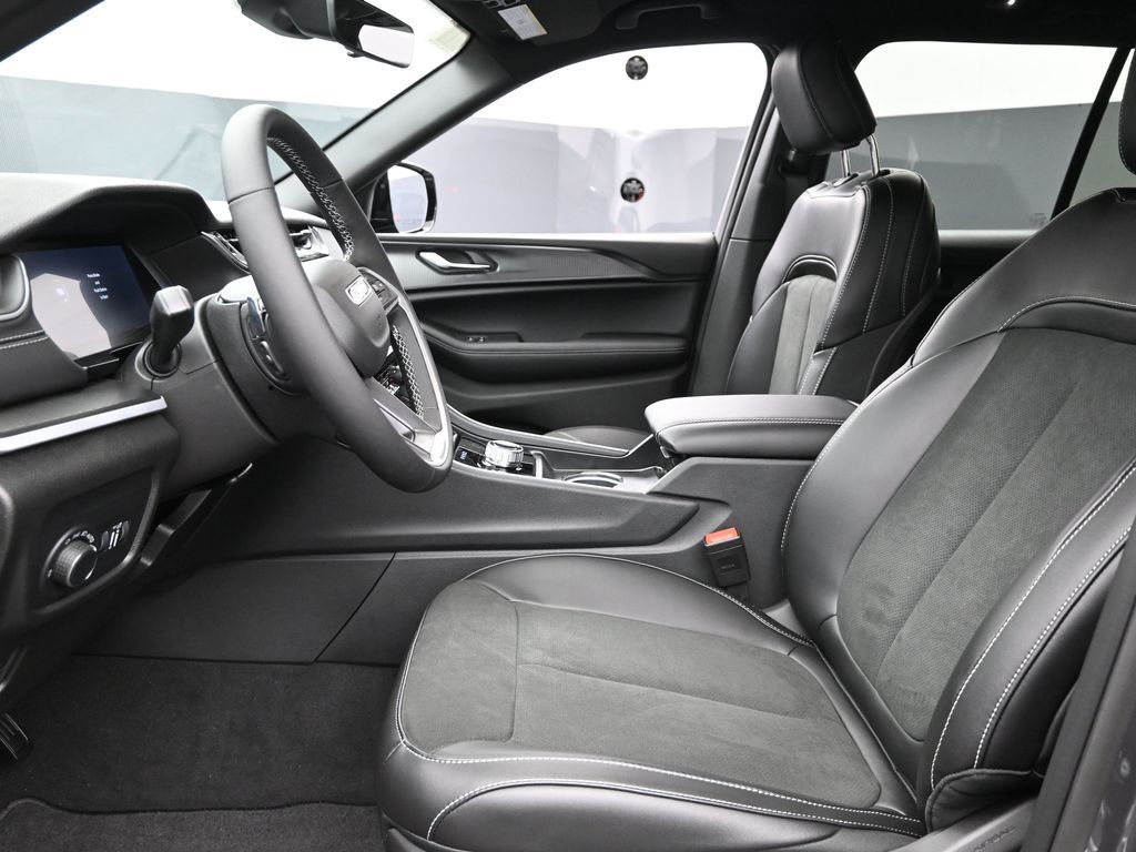 2025 Jeep Grand Cherokee Altitude X photo 11