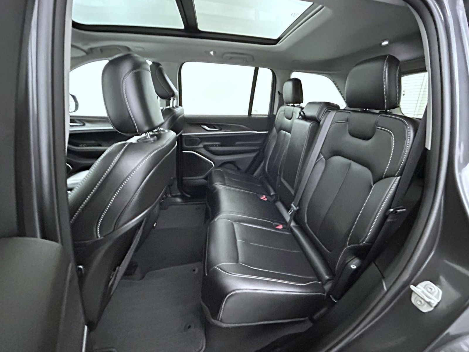 2023 Jeep Cherokee 4xe photo 18