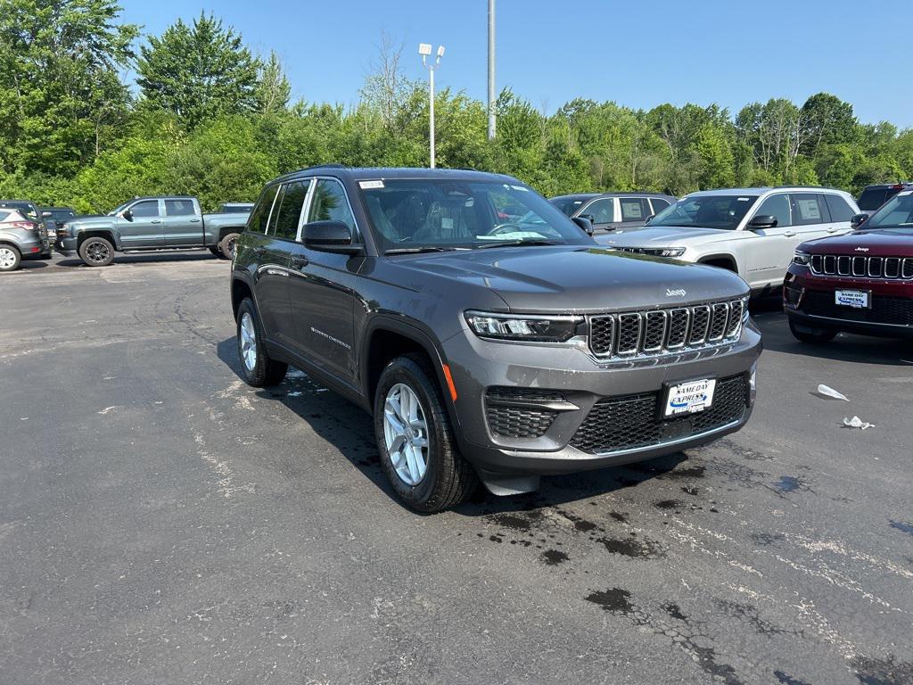 2025 Jeep Grand Cherokee Laredo's photo