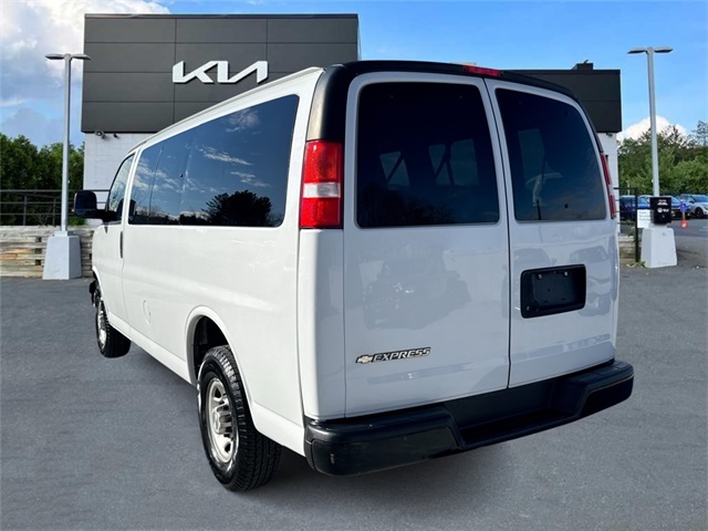 2022 Chevrolet Express 2500 LS Passenger photo 4