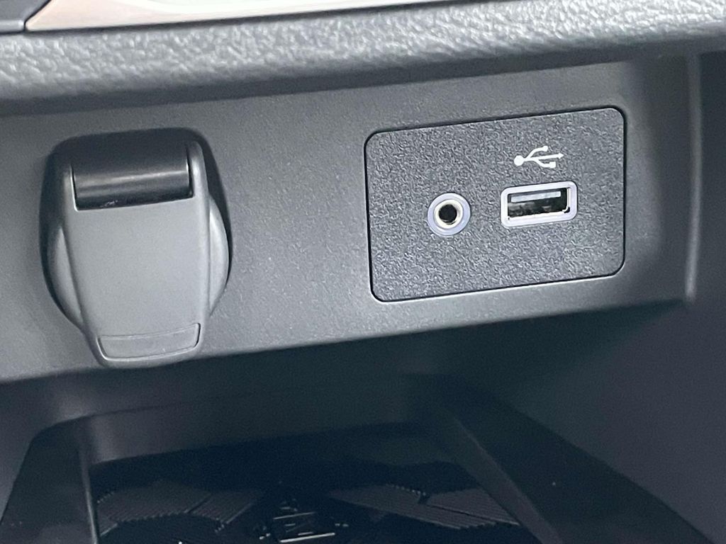 2025 Nissan Versa SV photo 26