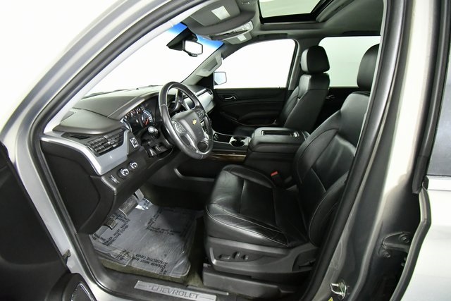 2018 Chevrolet Suburban LT photo 4