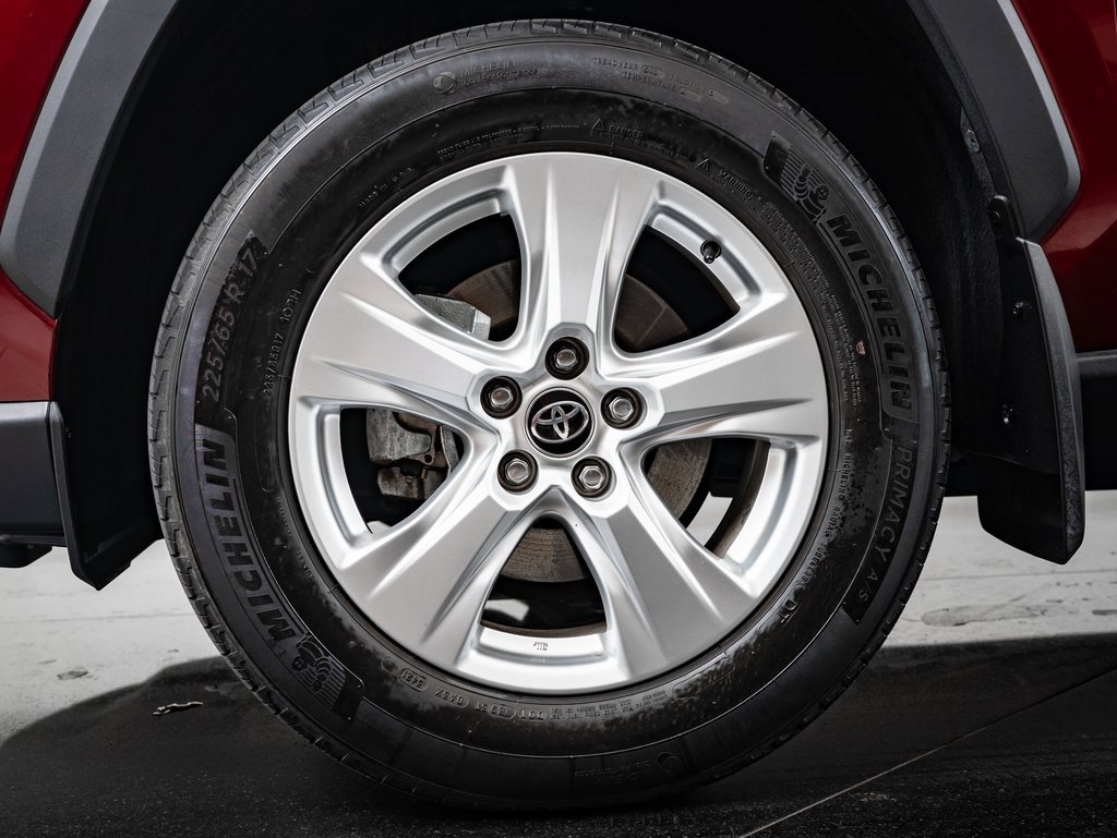 2021 Toyota RAV4 Hybrid XLE photo 13