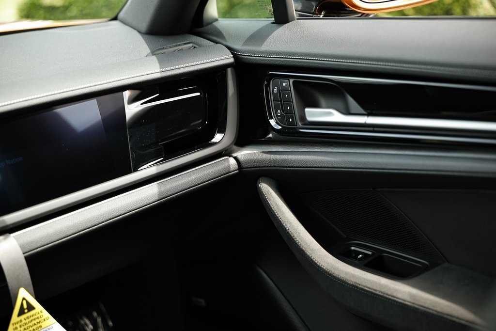 2025 Porsche Panamera 4 photo 32