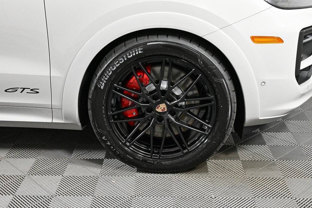 2026 Porsche Cayenne GTS Coupe photo 35
