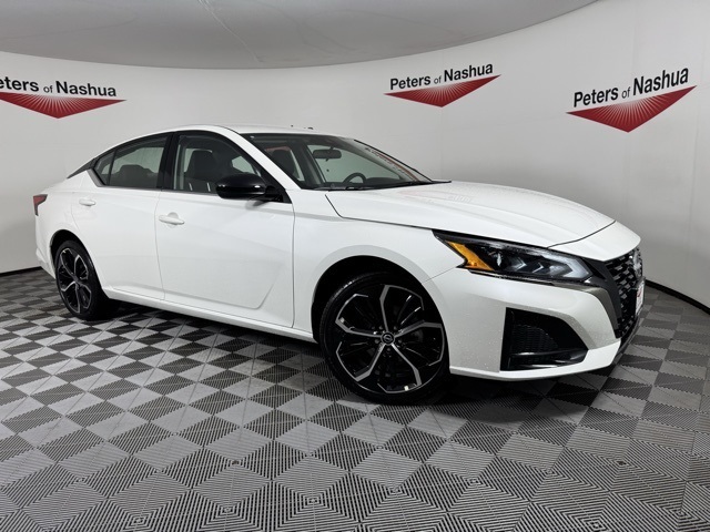 2025 Nissan Altima SR's photo