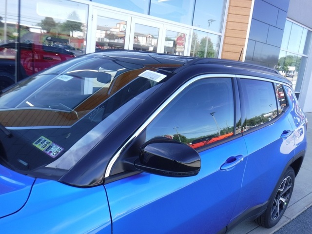 2026 Jeep Compass Limited photo 2
