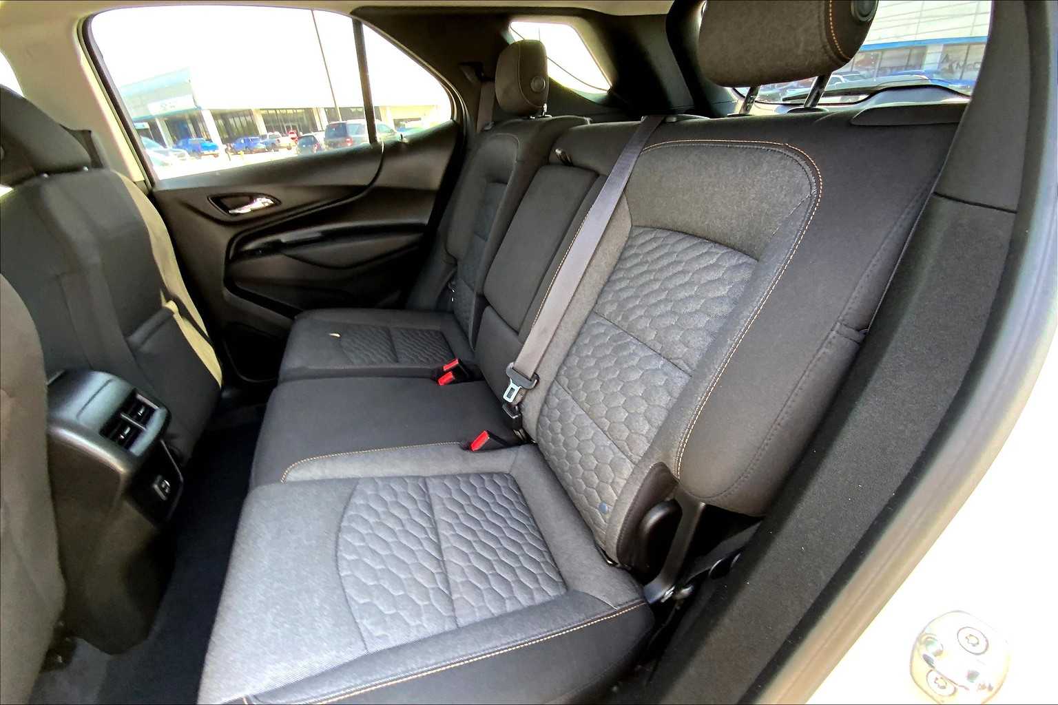 2020 Chevrolet Equinox LT photo 18