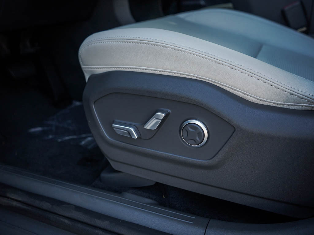 2026 Hyundai Santa Fe Limited photo 19