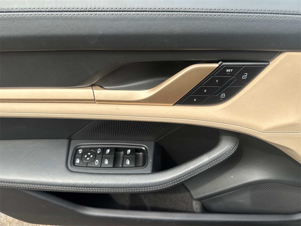 2025 Porsche Taycan 4S photo 19