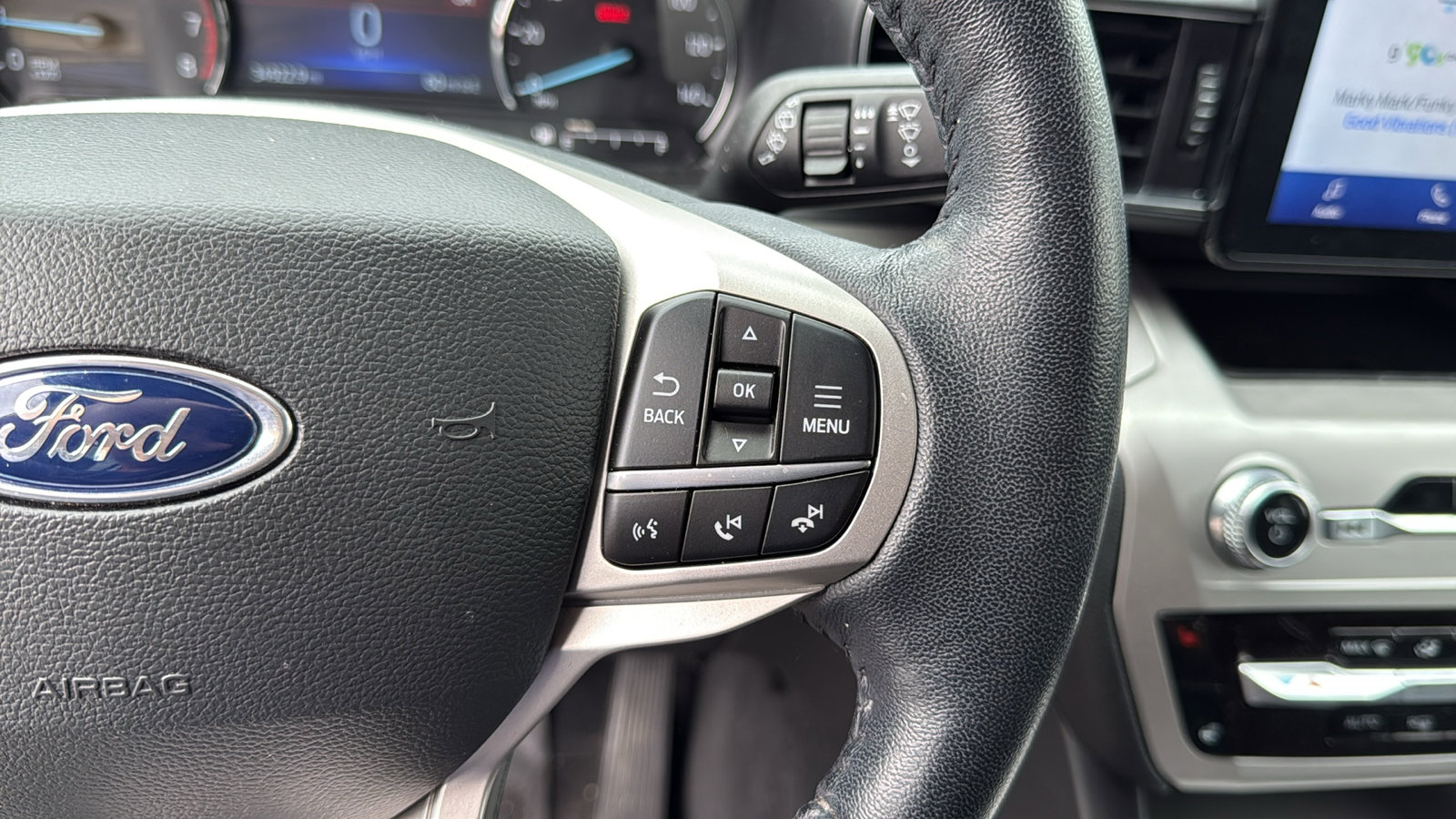 2022 Ford Explorer XLT photo 13