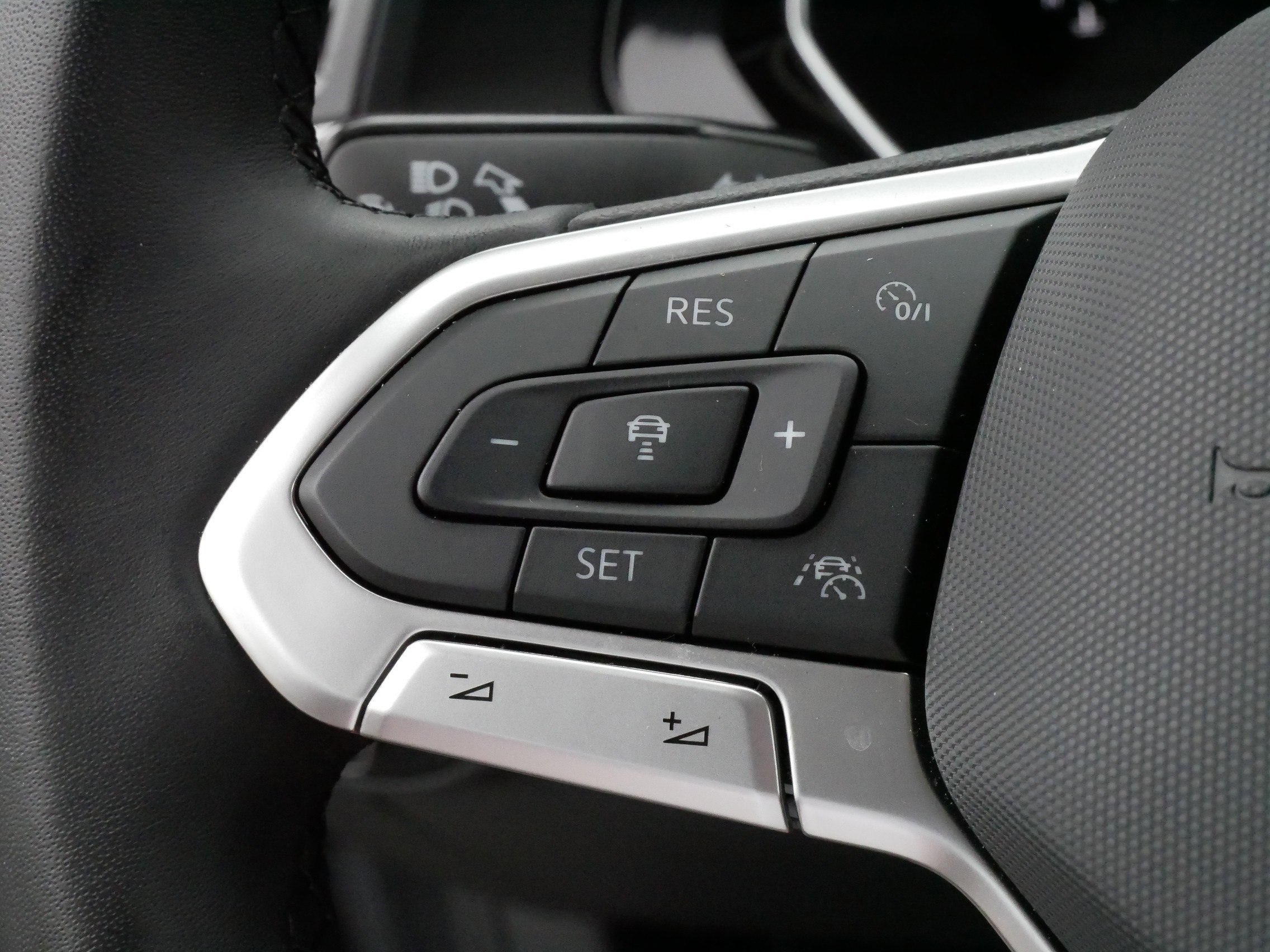 2024 Volkswagen Jetta SE photo 24