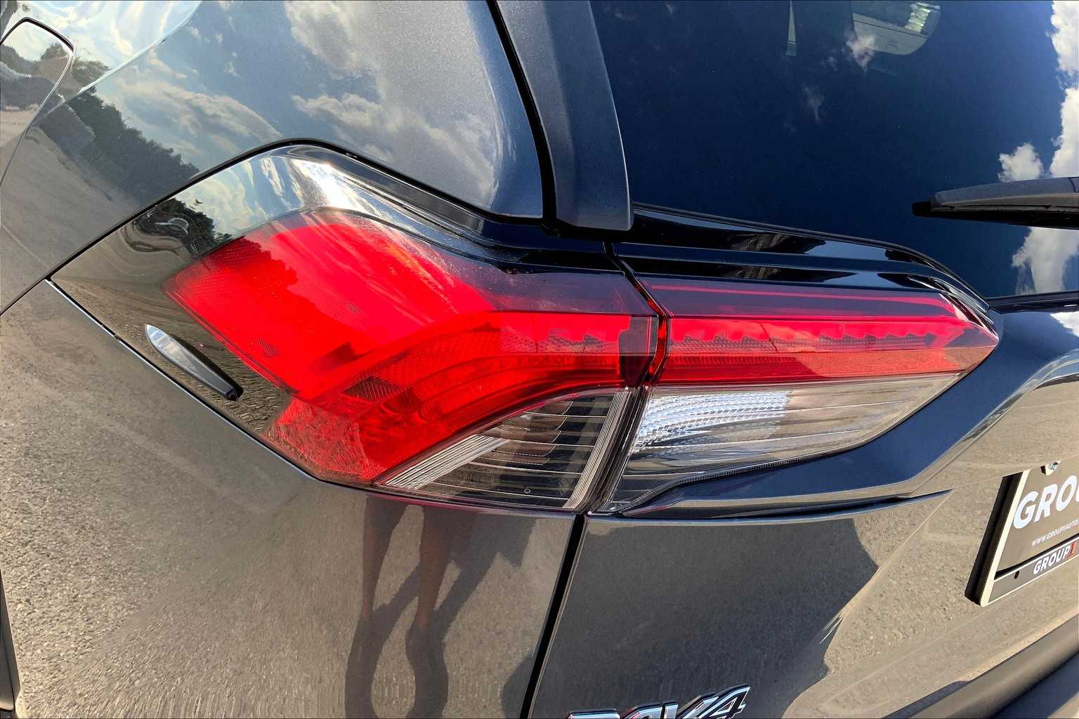 2019 Toyota RAV4 LE photo 27