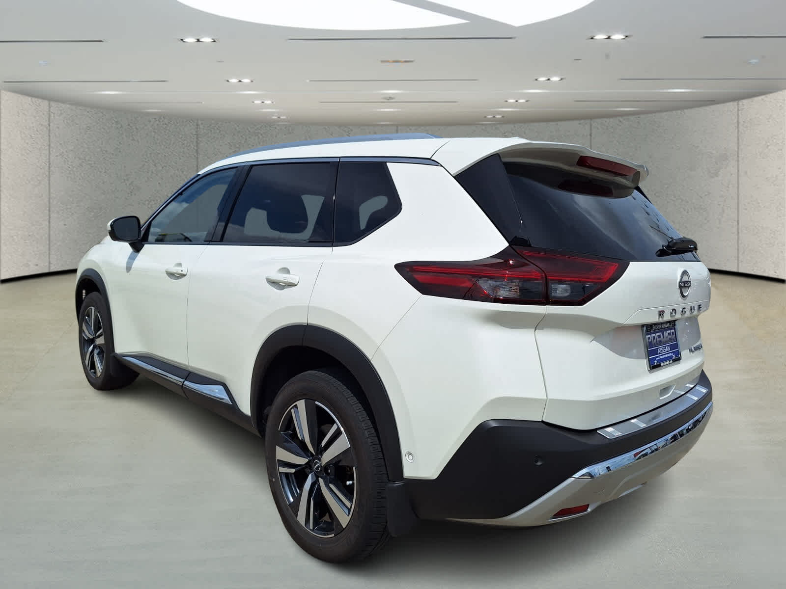 2023 Nissan Rogue Platinum photo 3