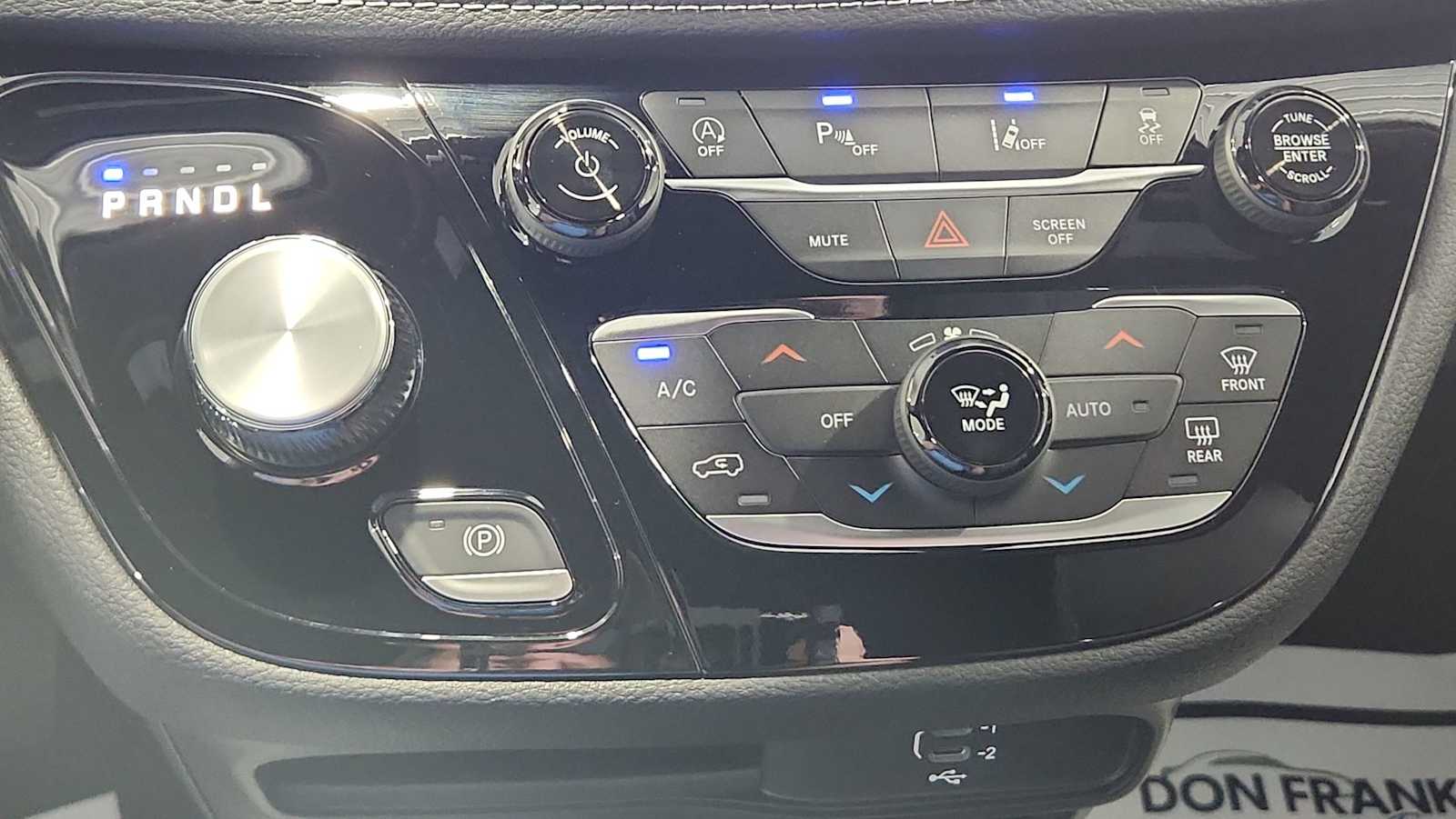 2026 Chrysler Pacifica photo 18