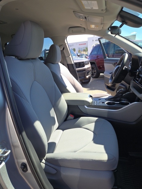 2021 Toyota Highlander L photo 39