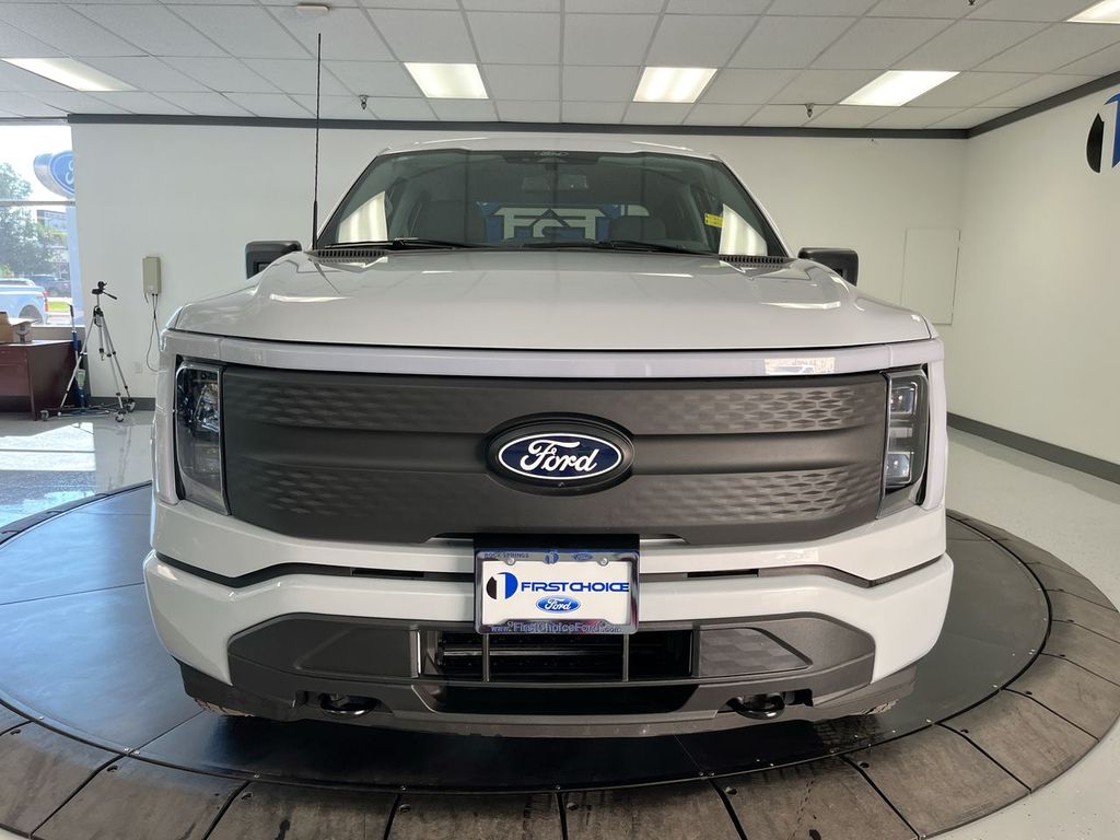 2025 Ford F-150 Lightning XLT photo 3
