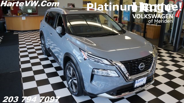 2022 Nissan Rogue Platinum's photo