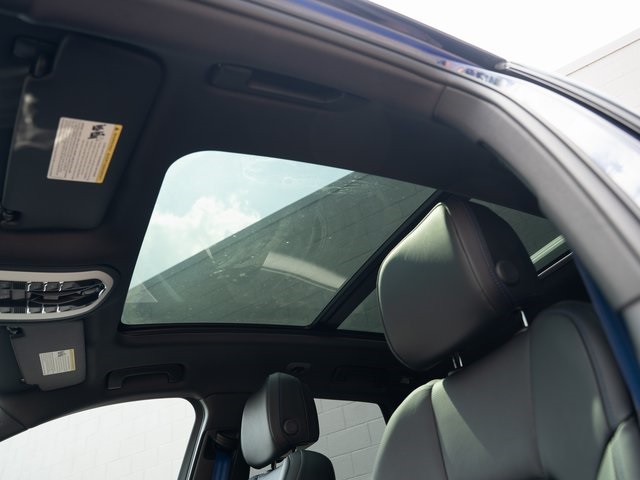 2026 Porsche Macan T photo 27
